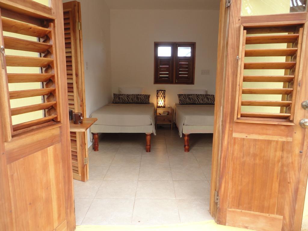 Kudehya Guesthouse Treasure Beach Quarto foto