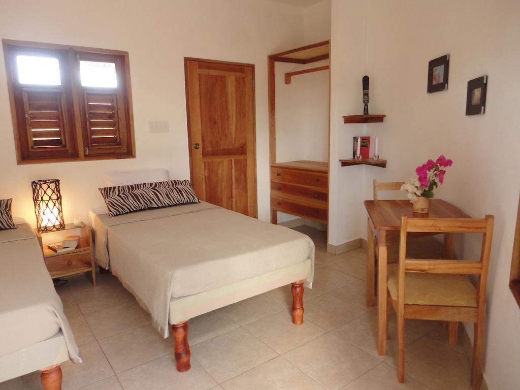 Kudehya Guesthouse Treasure Beach Quarto foto