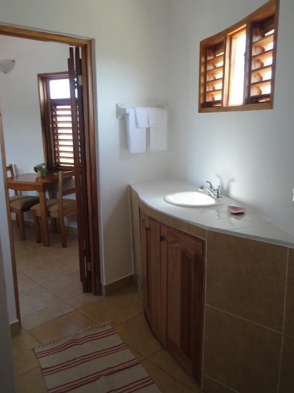 Kudehya Guesthouse Treasure Beach Quarto foto
