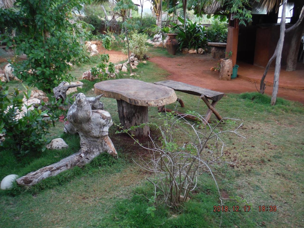 Kudehya Guesthouse Treasure Beach Exterior foto